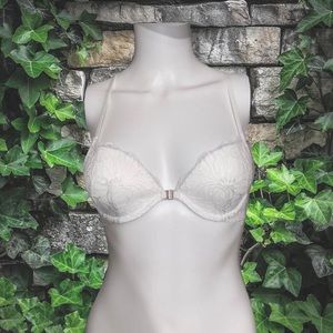 White laced bra 🤍